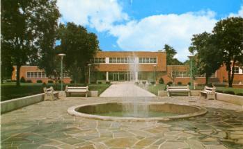 An image shows the original fountain and campus mall from around 1974. The fountain pool is flush with the ground, where the mall is covered in stonework.