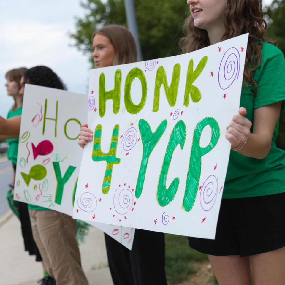 Students hold welcome signs and honk 4 YCP