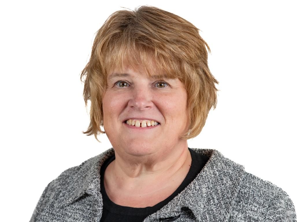 Roxanne Castellanos Headshot