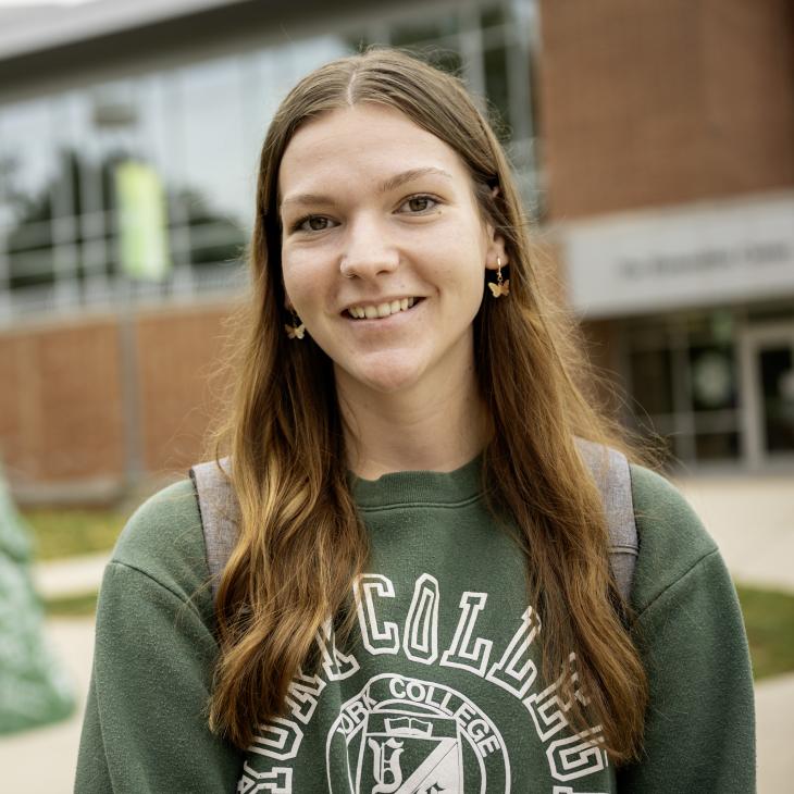 Sport Media major Bri Clary smiling at the camera in front of Ol' Spart.